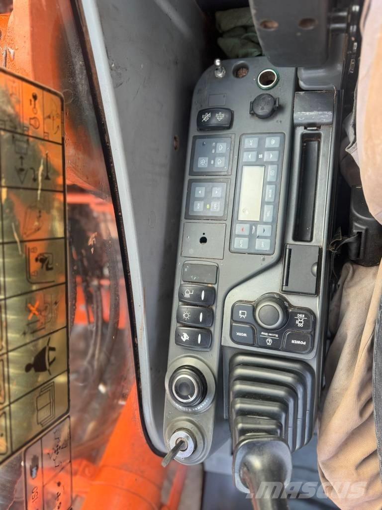 Doosan DX 225 LC Bandgrävare