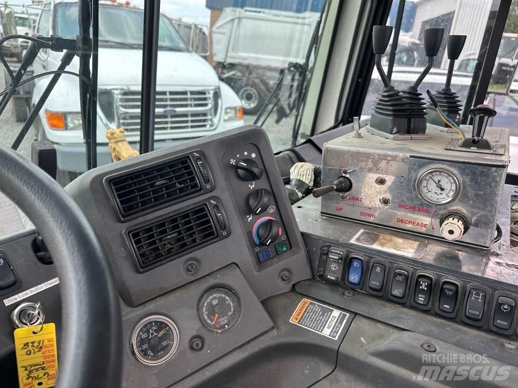 Mack MRU613 Sopbilar