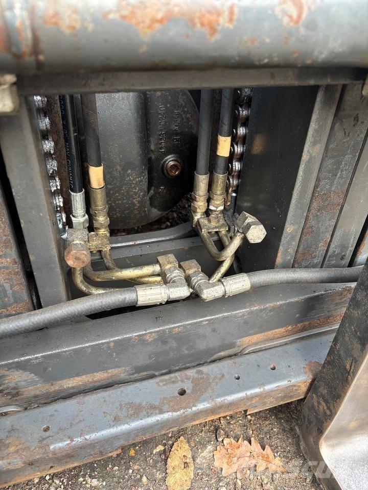 Nissan UGD02 A 30 PQ Gasolmotviktstruckar