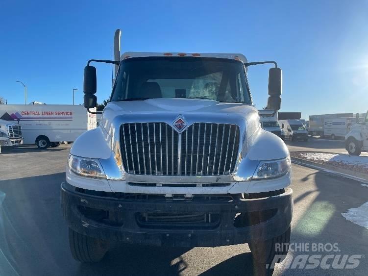 International 4300 Lastbilar för dryckesleveranser