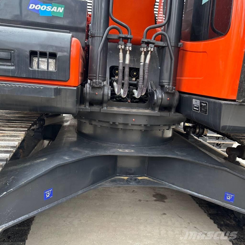 Doosan DX225LC-9 Bandgrävare