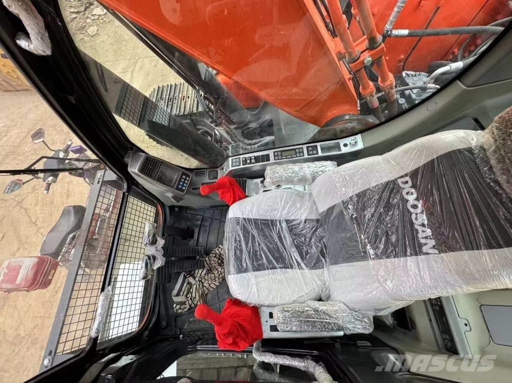Doosan DX 300 Bandgrävare