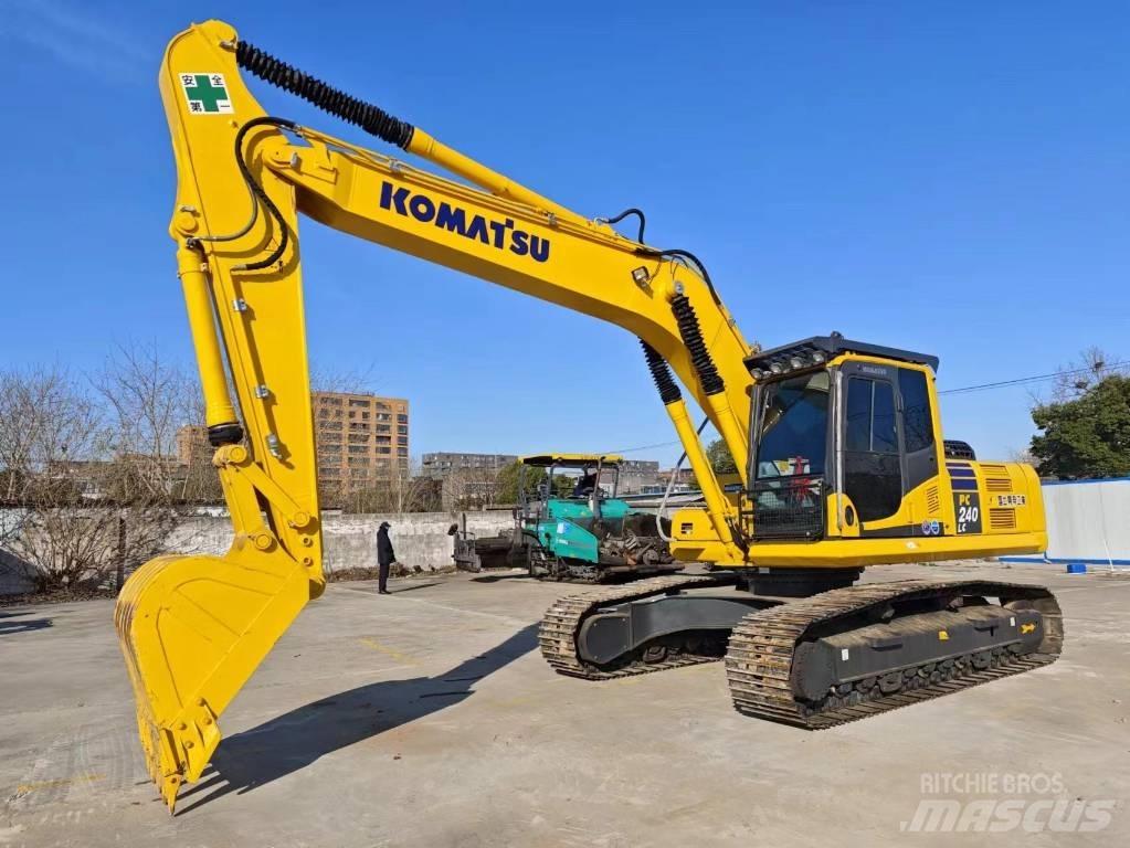 Komatsu PC 240-8 Bandgrävare