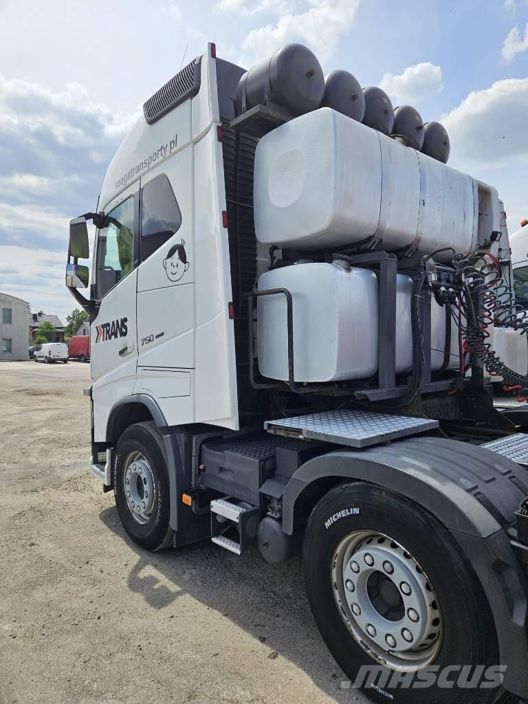 Volvo FH16 750KM 8x4 Dragbilar