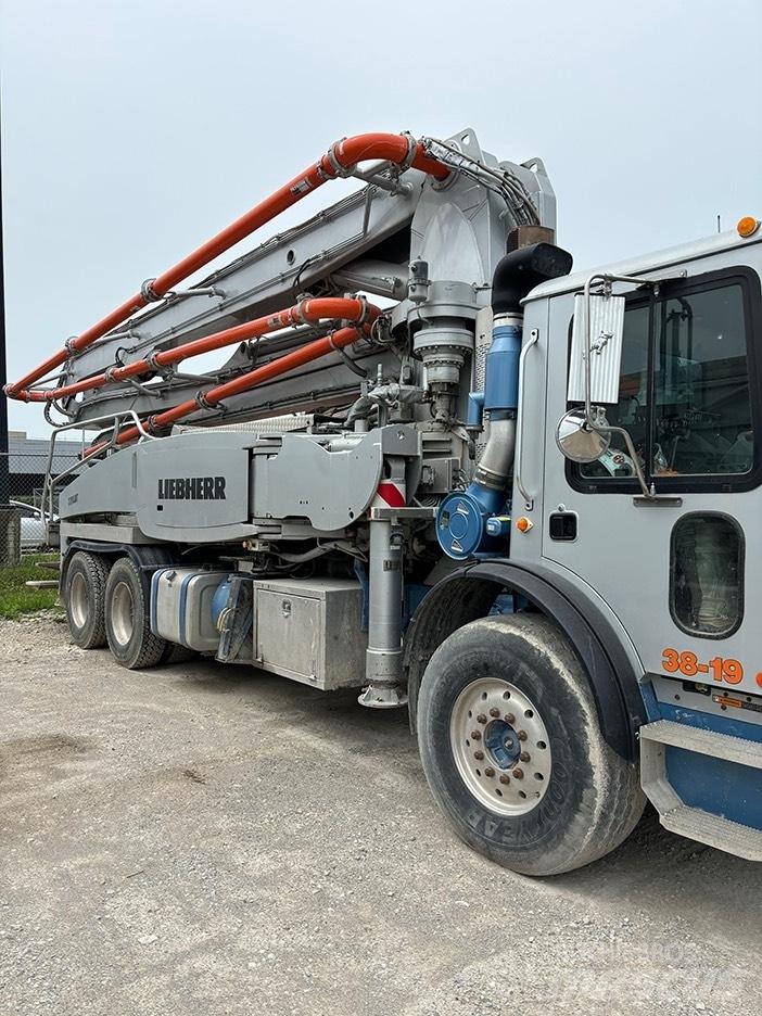 Liebherr 37Z4XXT Lastbilar med betongpump