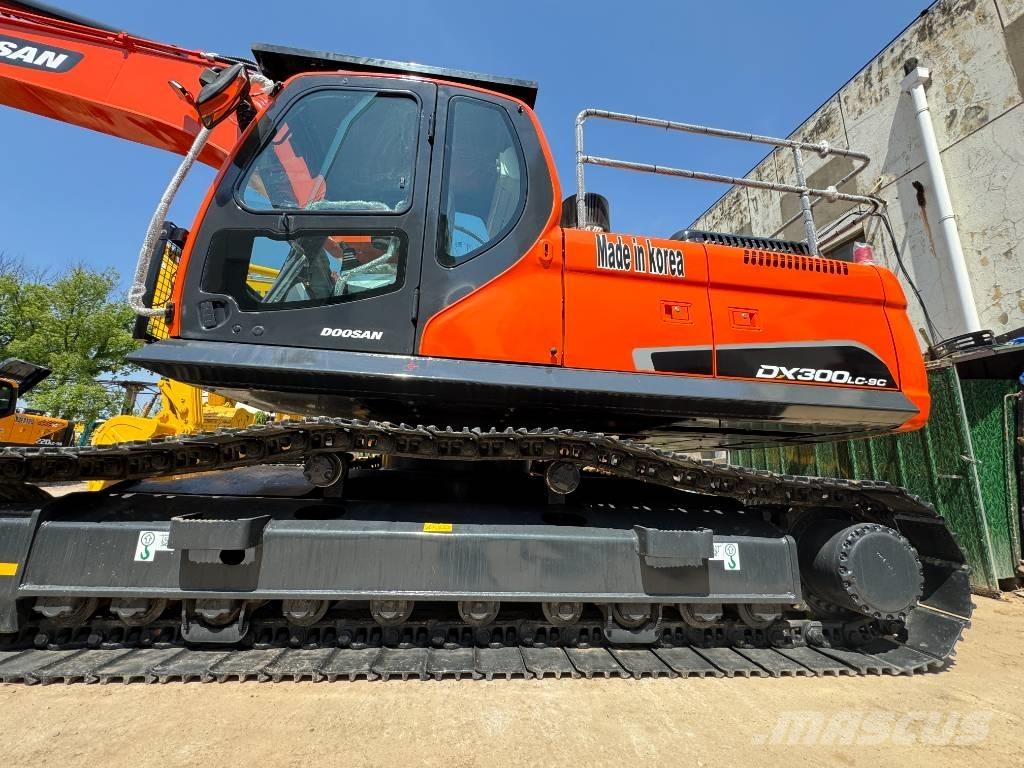 Doosan DX 300 LC-9S Bandgrävare
