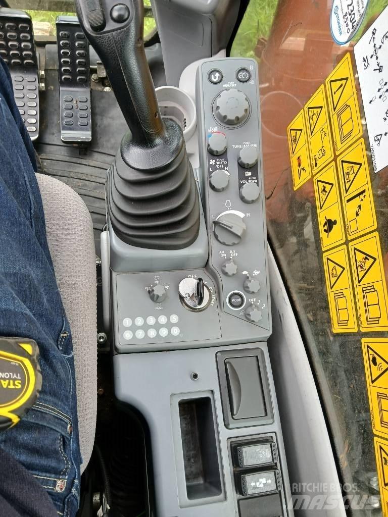 Hitachi ZX 135 US-6 Bandgrävare