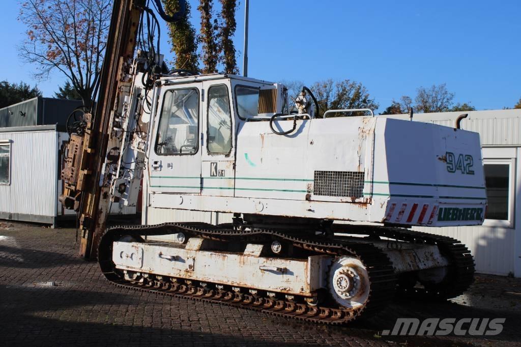 Liebherr R 942 Pålningsriggar