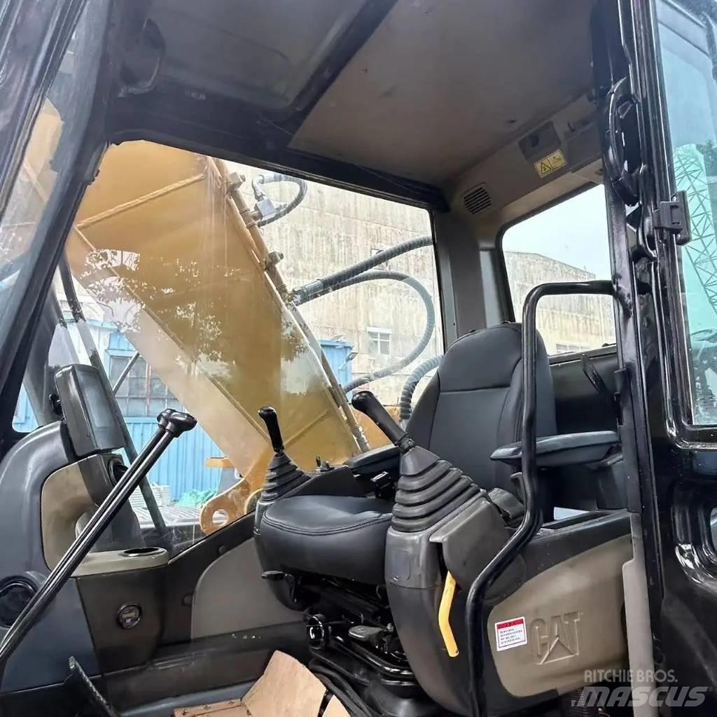 CAT 320 D2 Bandgrävare