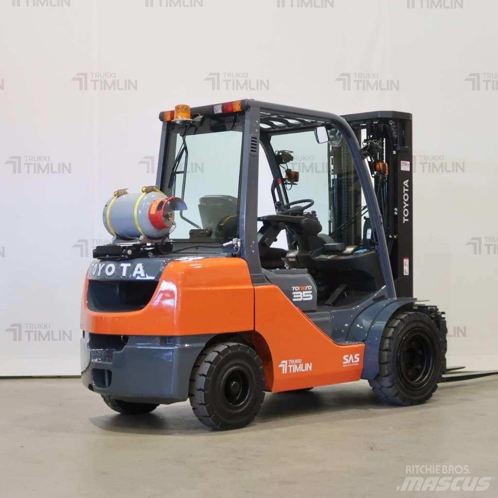 Toyota 02-8FGJF35 Gasolmotviktstruckar