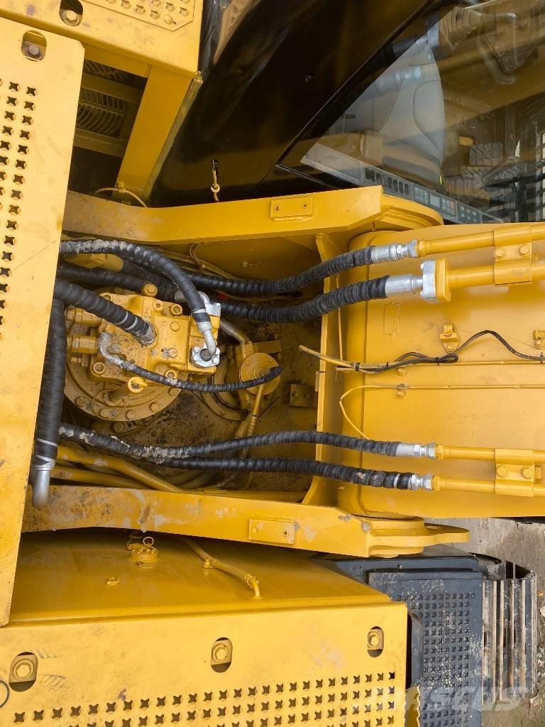CAT 330 D Bandgrävare
