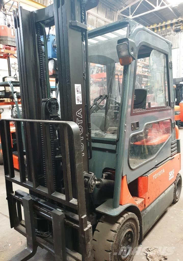 Toyota 7 FBMF 25 Elmotviktstruckar