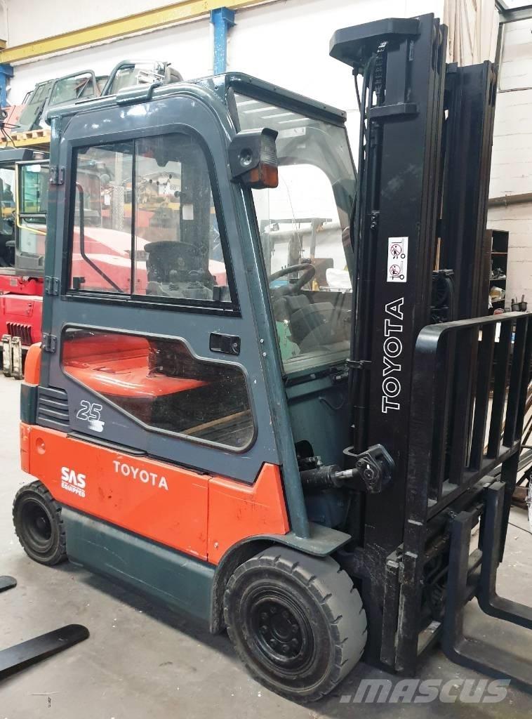 Toyota 7 FBMF 25 Elmotviktstruckar