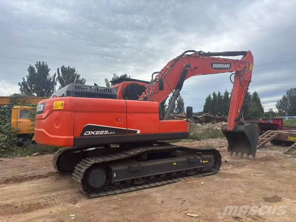 Doosan DX 225 Bandgrävare