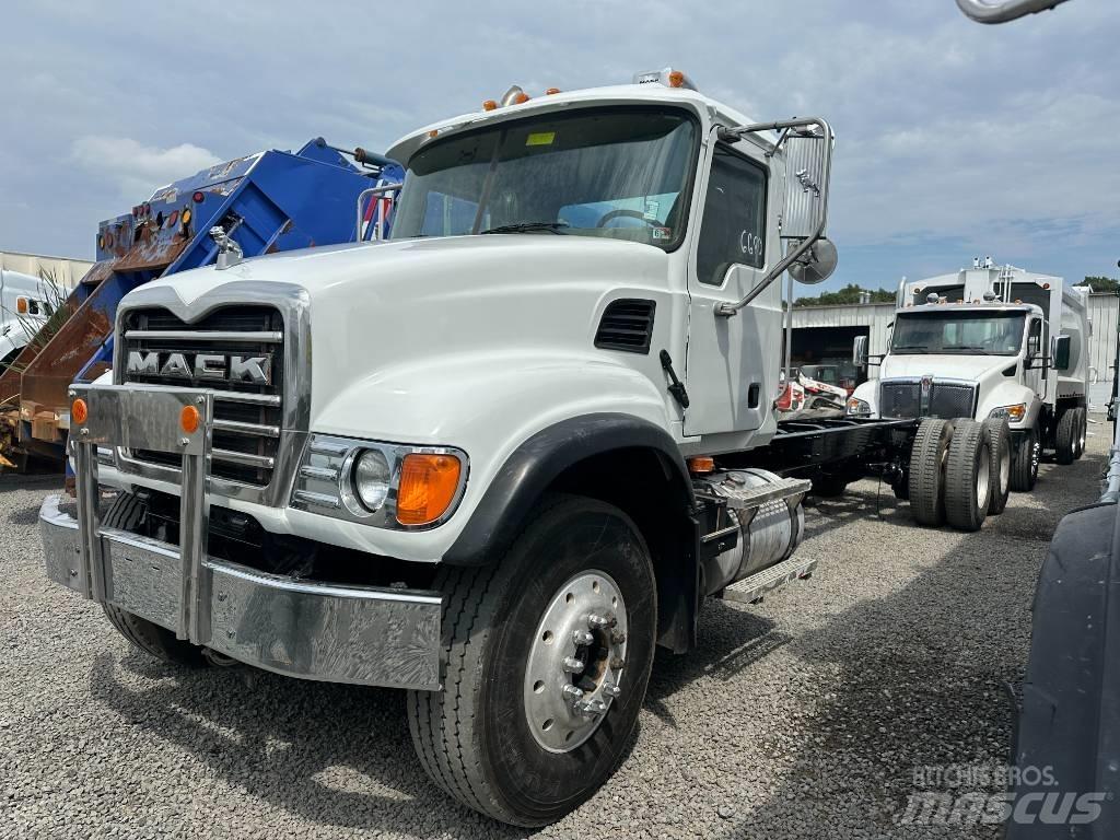 Mack CV 713 Chassier