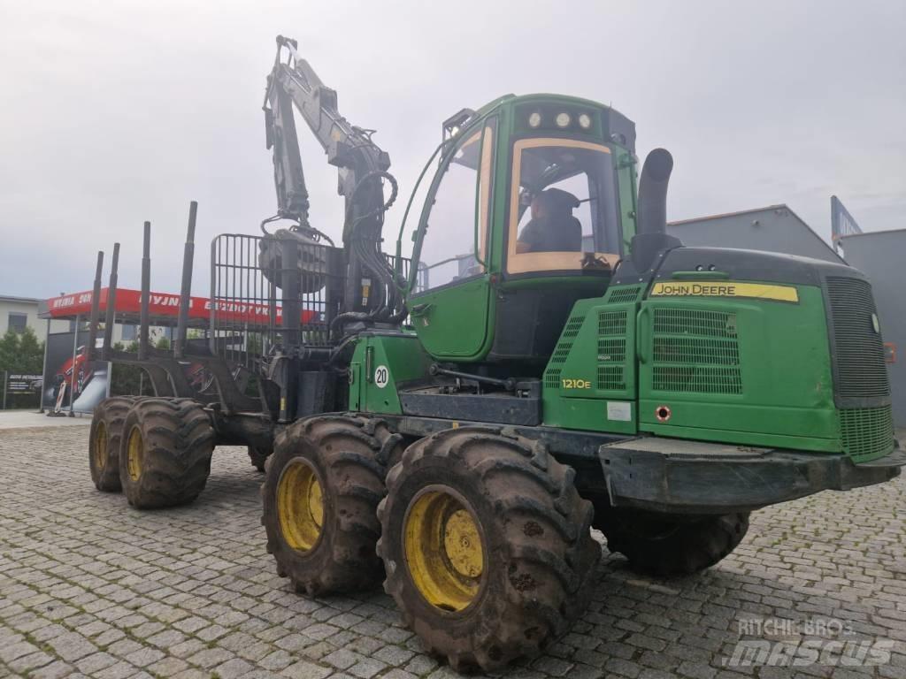 John Deere 1210 E Skotare