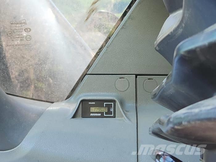 Doosan DX 380 LC-5 Bandgrävare