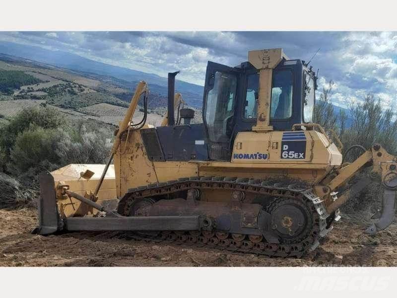 Komatsu D65EX-15 Bandschaktare