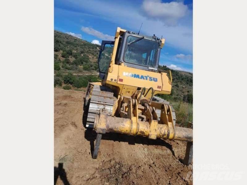 Komatsu D65EX-15 Bandschaktare