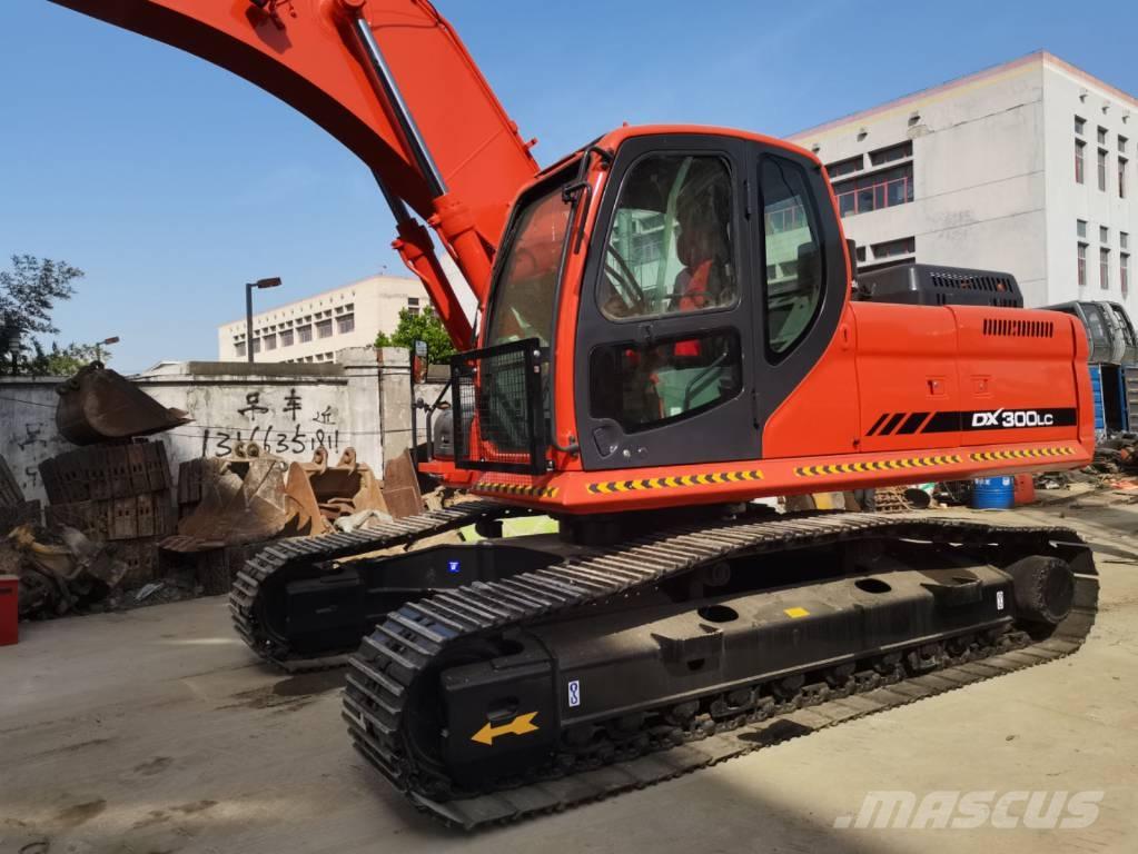 Doosan DX 300 Bandgrävare