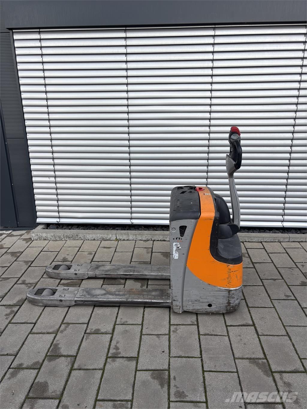 Still EXU16 Staplare-led