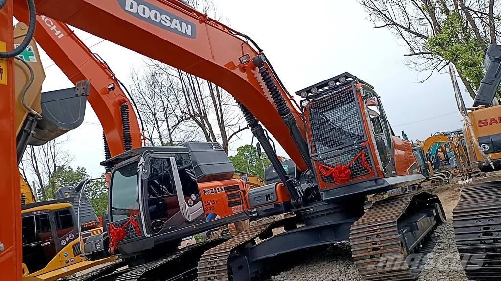 Doosan DX 225 LC Bandgrävare