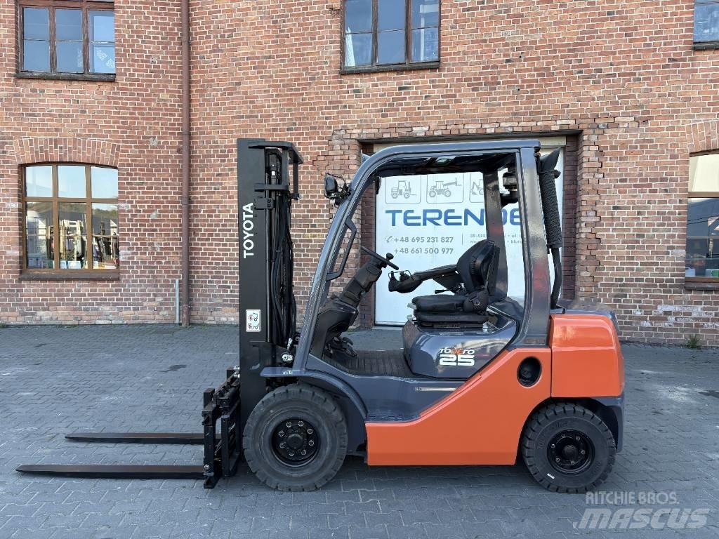 Toyota 02-8 FDF 25 Dieselmotviktstruckar