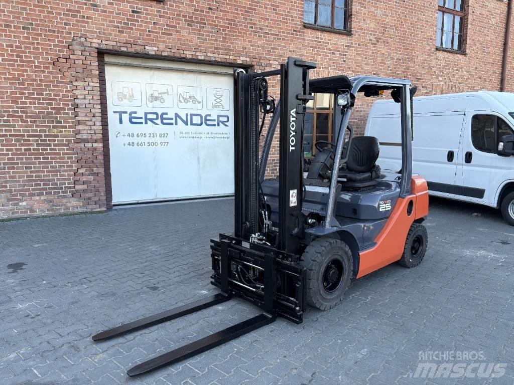 Toyota 02-8 FDF 25 Dieselmotviktstruckar
