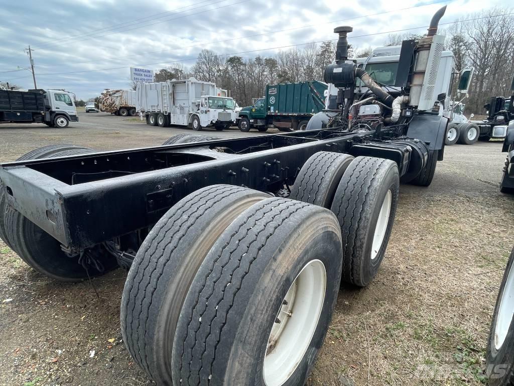 Mack LEU613 Chassier