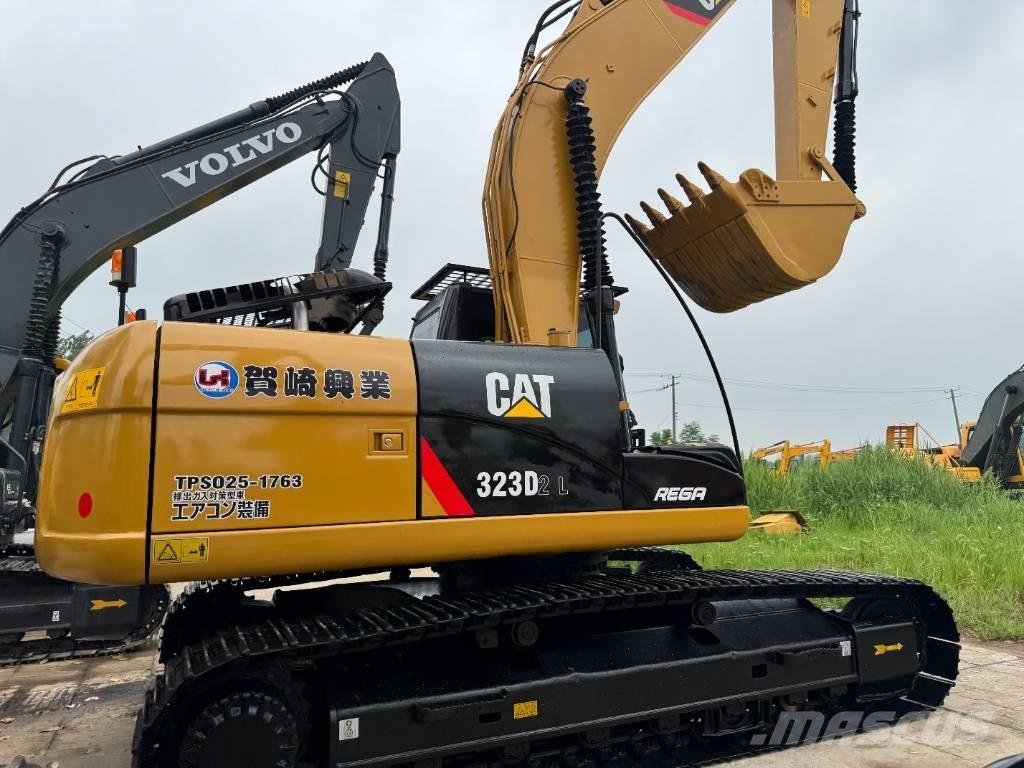 CAT 323D2 Bandgrävare