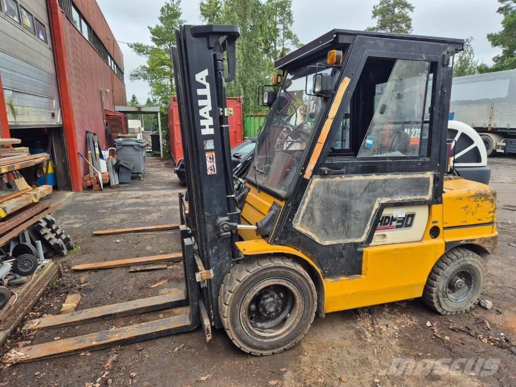 Halla HDF 30 Dieselmotviktstruckar