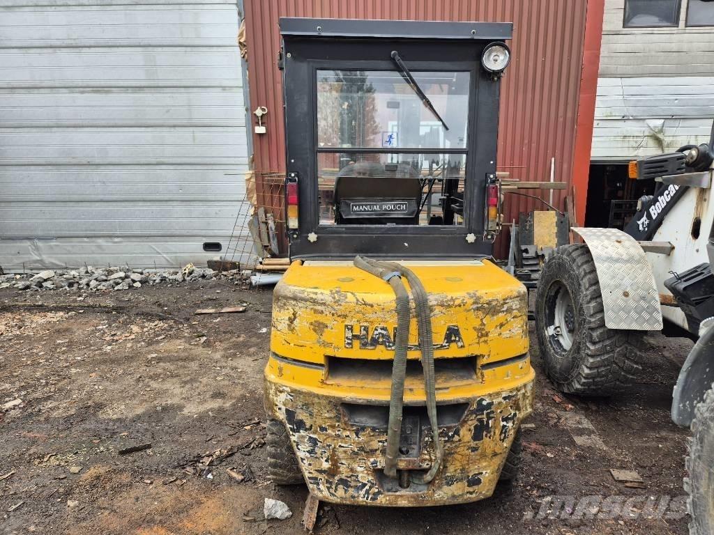 Halla HDF 30 Dieselmotviktstruckar