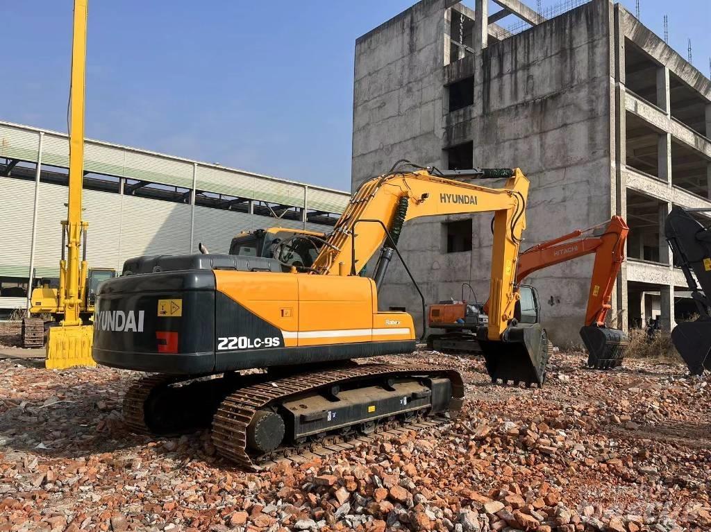Hyundai R220 Bandgrävare