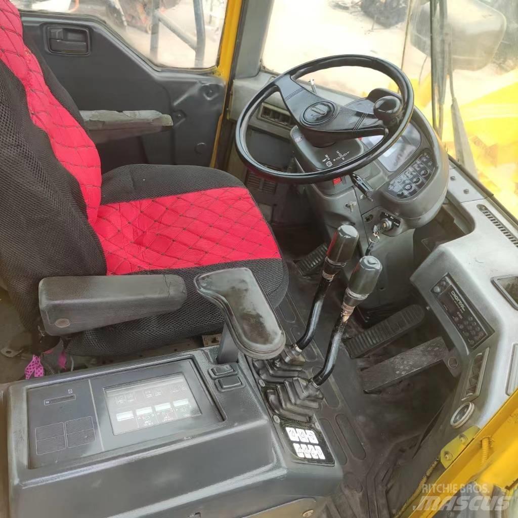 Komatsu WA 600 Hjullastare