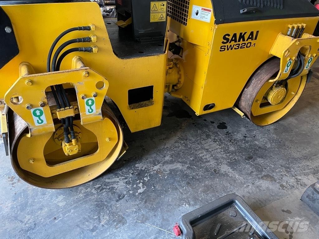 Sakai SW 320-1 Tvåvalsvältar