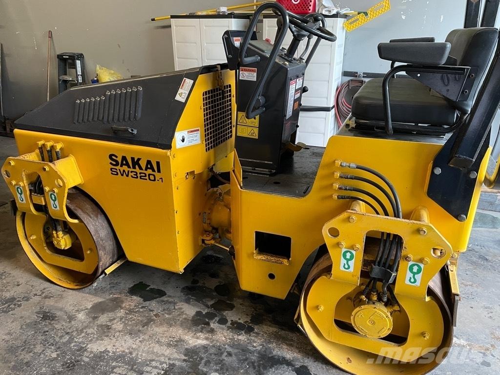 Sakai SW 320-1 Tvåvalsvältar