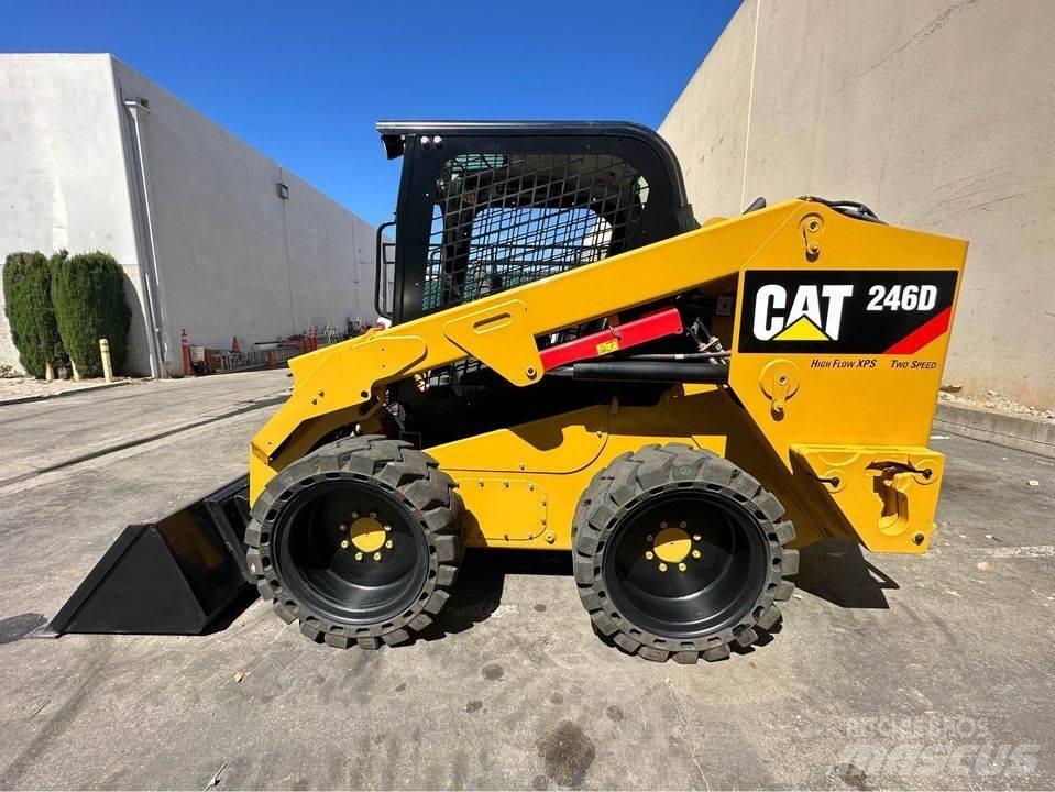 CAT 246 D Kompaktlastare