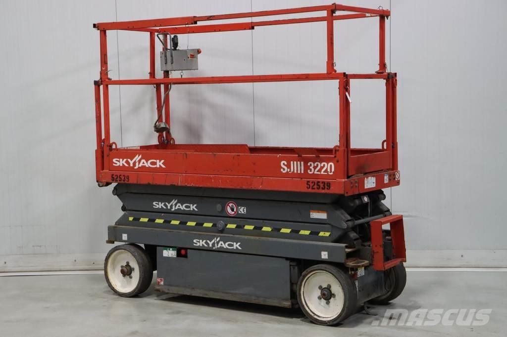 SkyJack SJ III3220 Saxliftar
