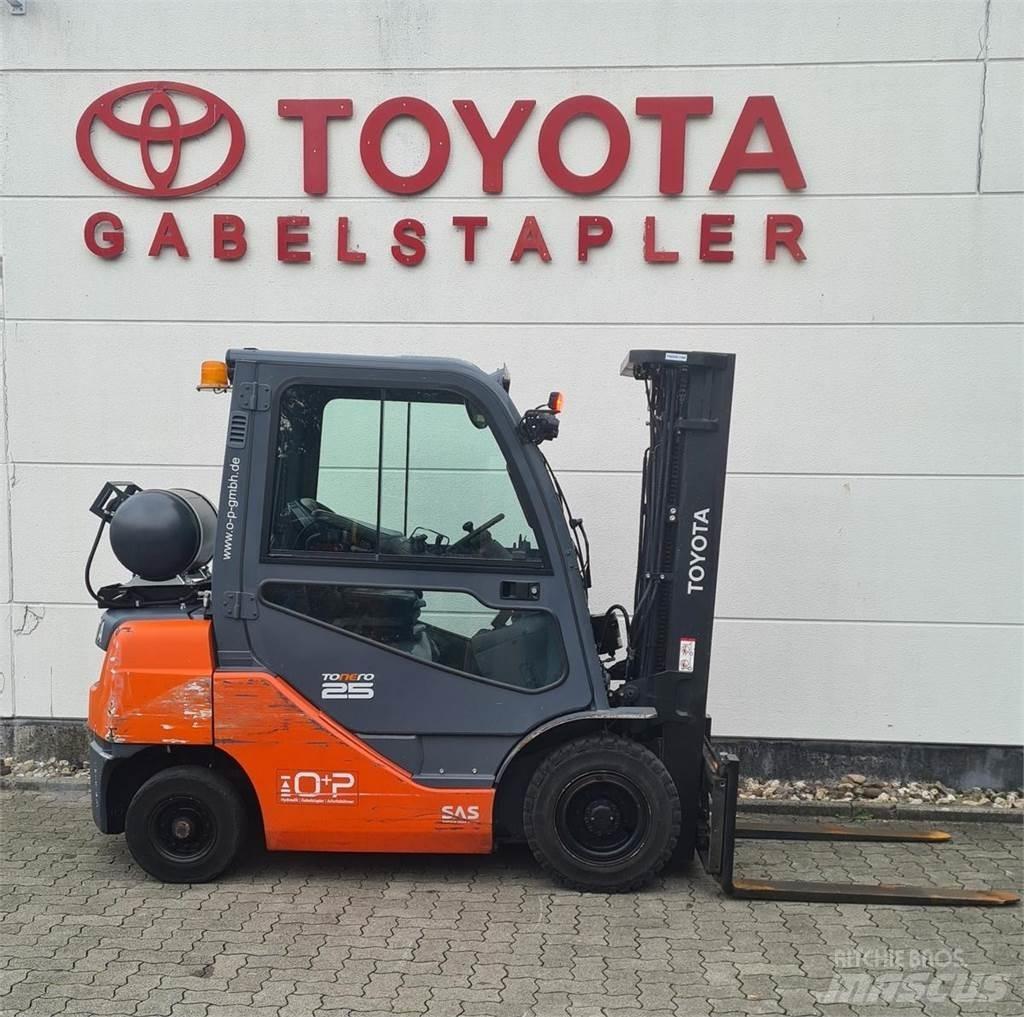 Toyota 02-8FGF25 Gasolmotviktstruckar