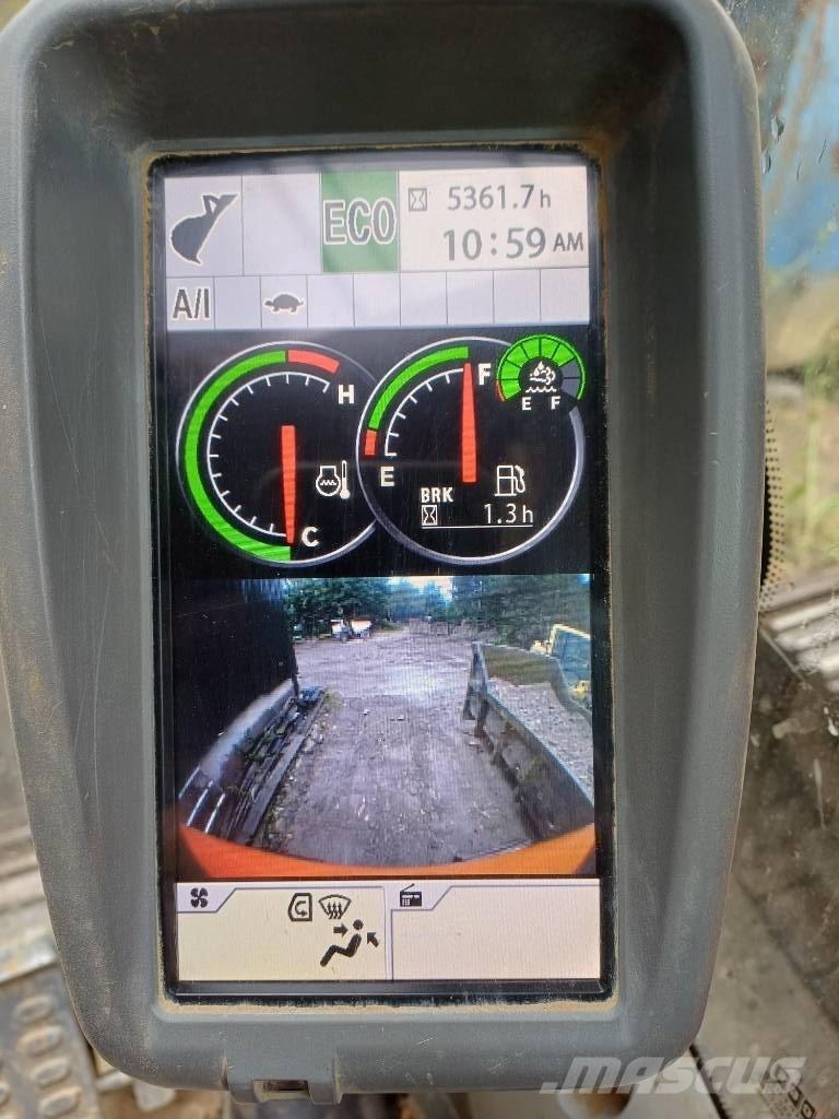 Hitachi ZX 135 US-6 Bandgrävare