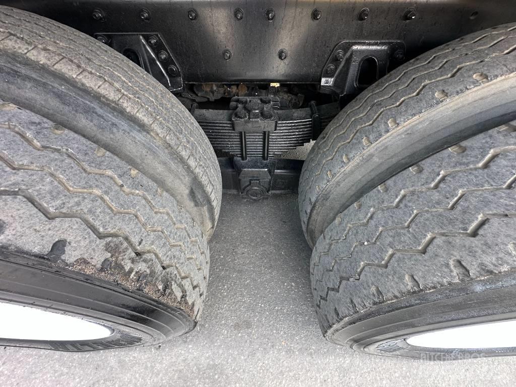 Sterling L 8500 Slamsugningsbil