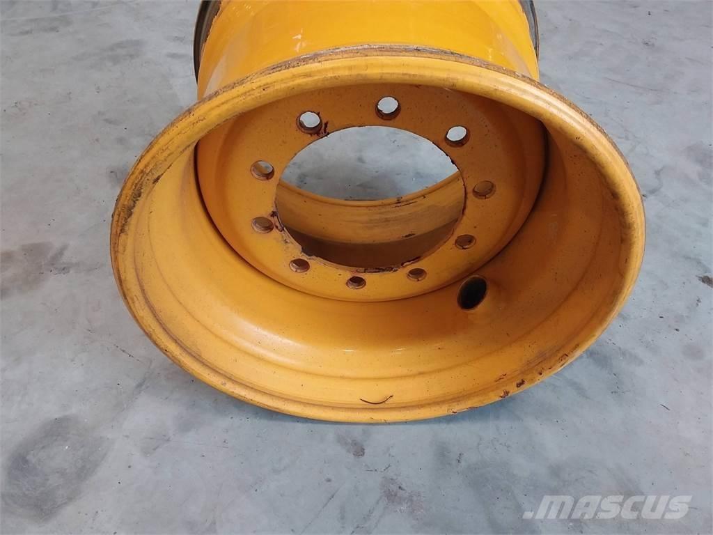 Rottne H11 20x24,5 Däck, hjul och fälgar