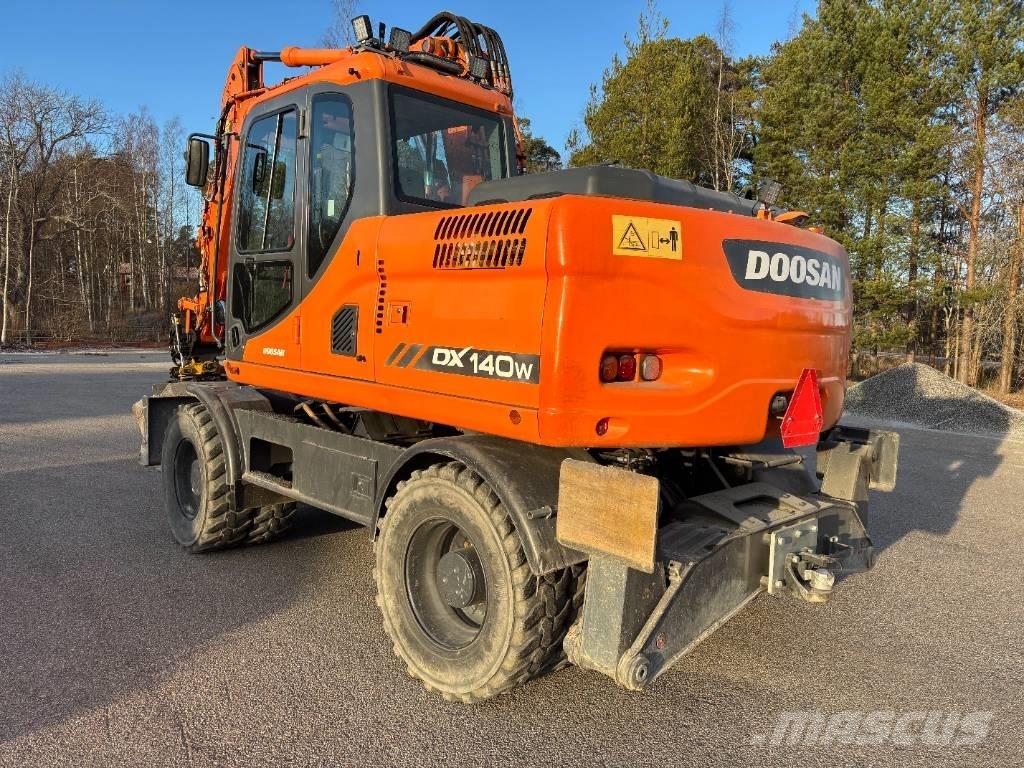 Doosan DX 140 W + vagn Hjulgrävare