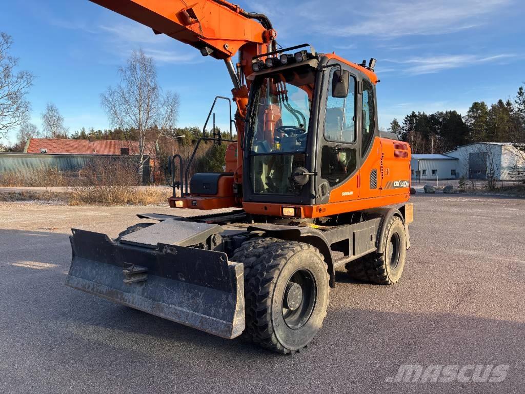 Doosan DX 140 W + vagn Hjulgrävare