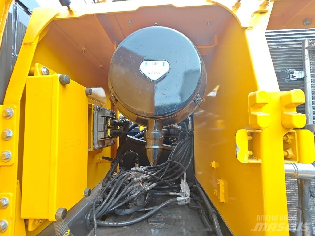 Volvo EC 250 D L Bandgrävare