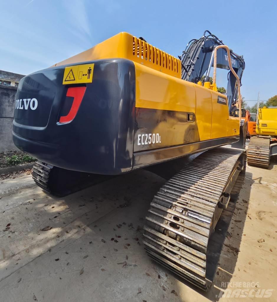 Volvo EC 250 D L Bandgrävare
