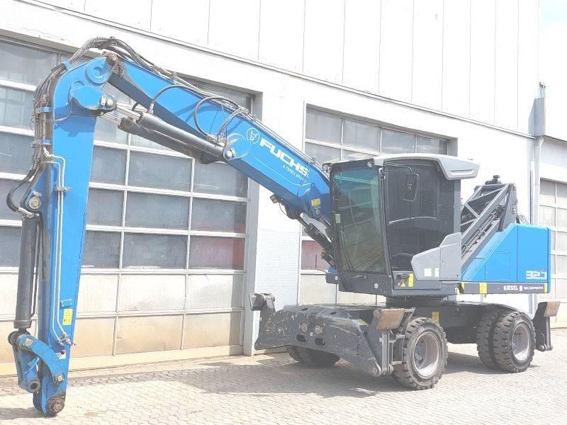 Fuchs MHL 320 F Avfalls / industri hantering