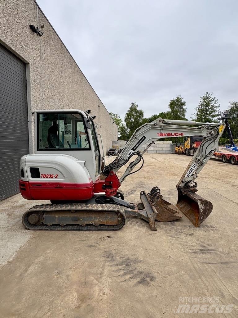 Takeuchi TB 235 Minigrävare < 7t
