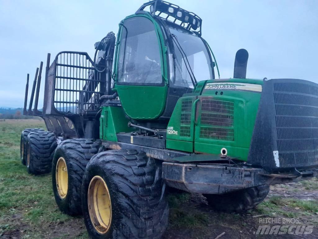 John Deere 1210 E Skotare