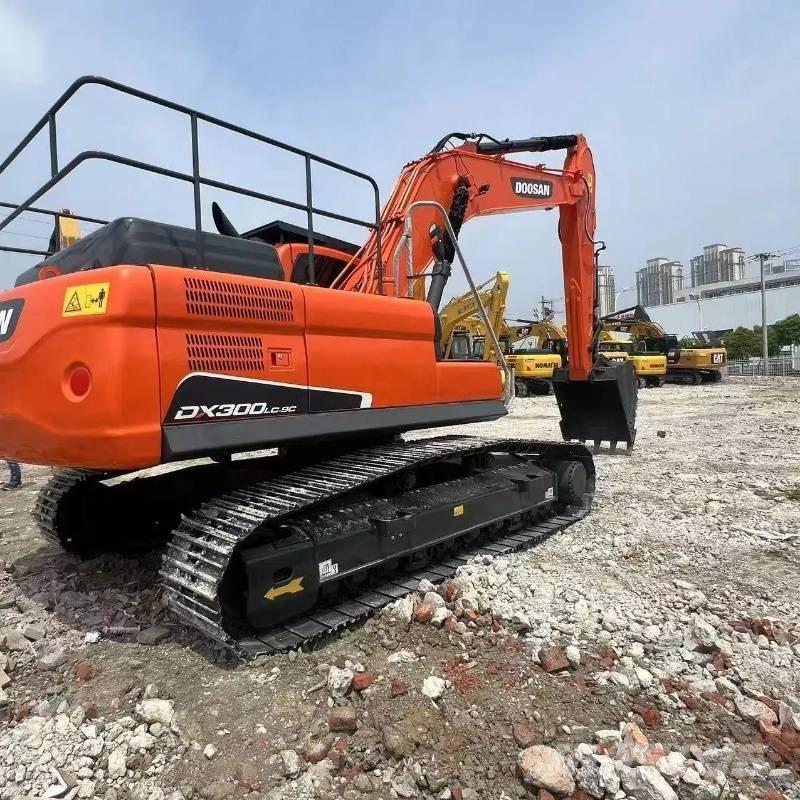 Doosan DX 300 Bandgrävare